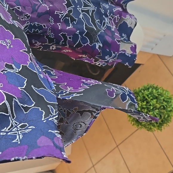 Sz L Alex Evenings top purple, blue, and black floral - Picture 4 of 6